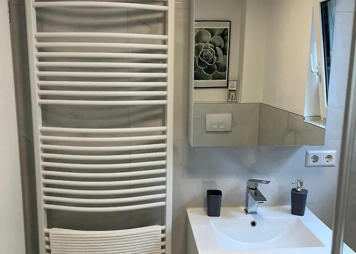 Modernes Mit Grosser Terrasse & Parkplatz *