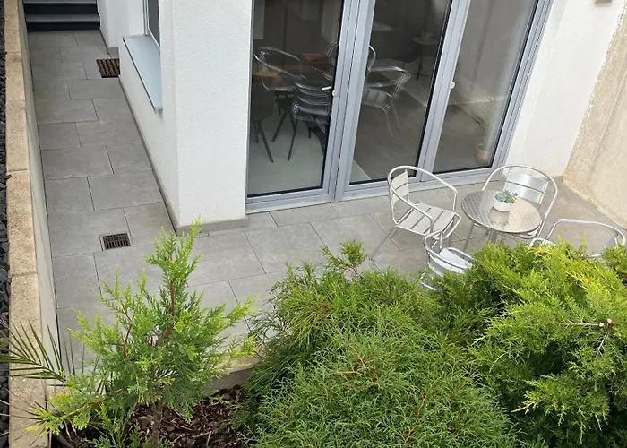 Modernes Mit Grosser Terrasse & Parkplatz Apartamento