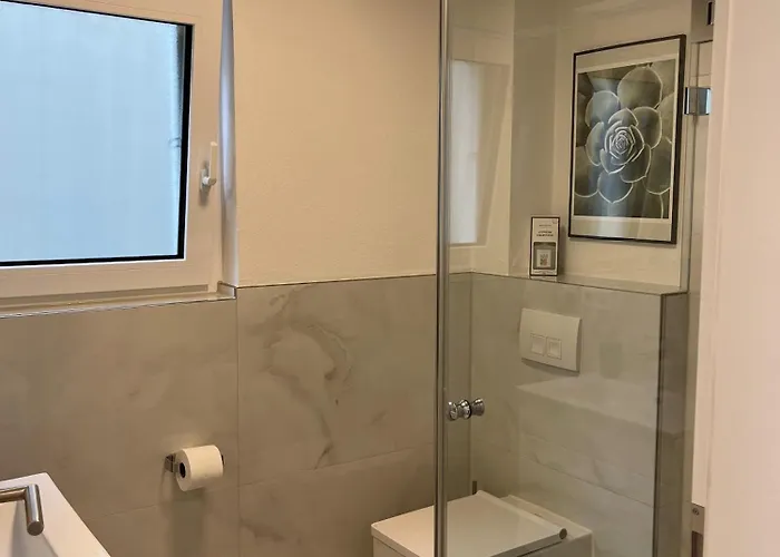 Modernes Mit Grosser Terrasse & Parkplatz